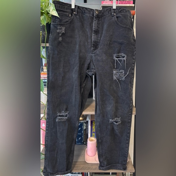 ASOS Curve Black Distressed Straight Jeans - Picture 1 of 4